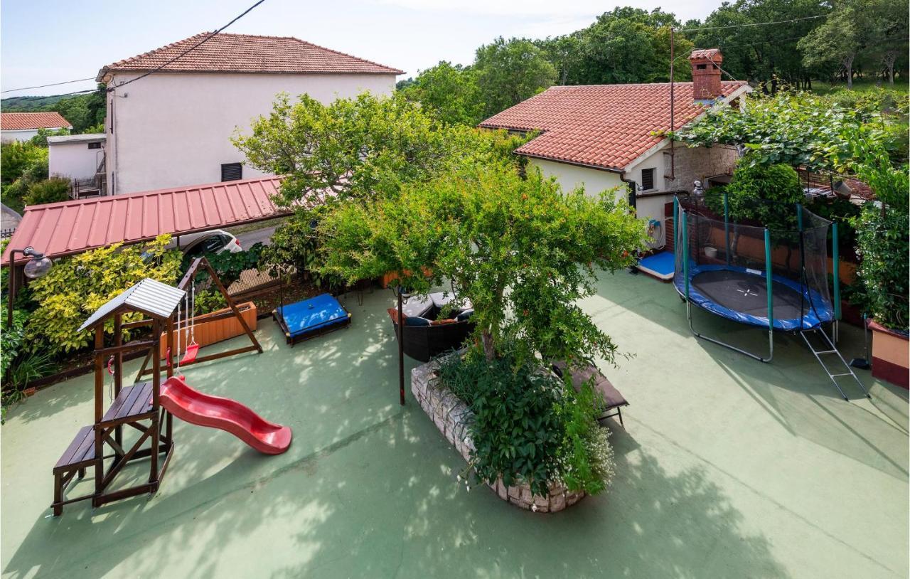 1 Bedroom Amazing Apartment In Peruski Exterior photo